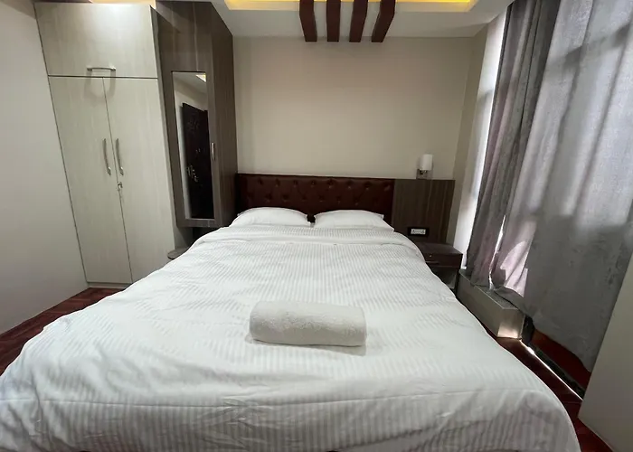 Applewood Hotel